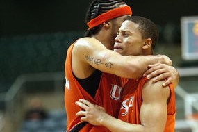 山东泰山四强战险胜皇家马德里，肖若腾砍下6记关键球，全场沸腾-爱游戏官方登录