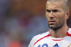 足球最新战报！澳大利亚队迎战瑞士队，战术博弈精彩纷呈，教练斗智斗勇-爱游戏在线